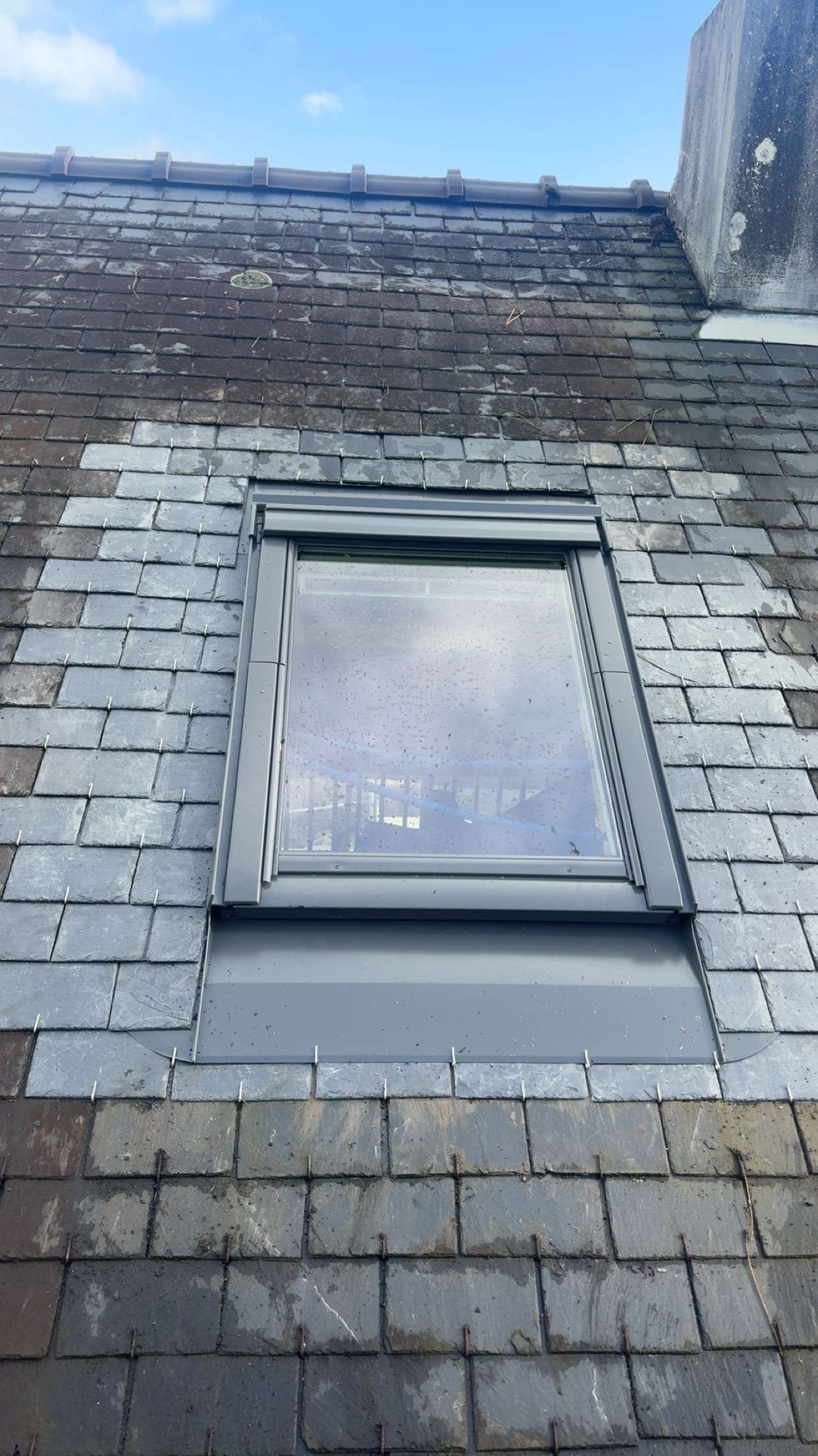 Installation de fenêtre de toit Velux par VJ Couverture